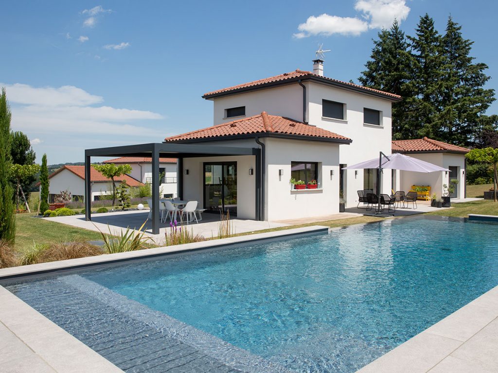 Aménagement de jardin - 2 terrasses, mise en place d’une pergola et réalisation d’une piscine